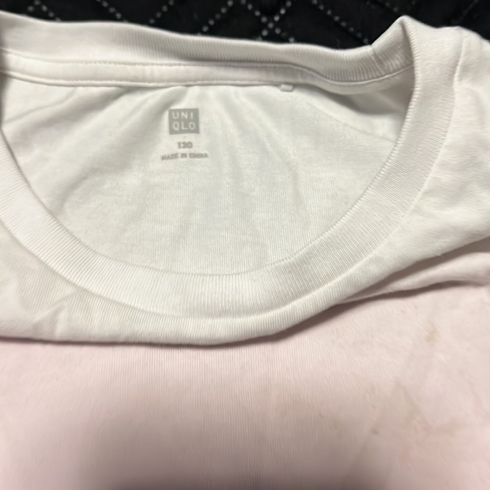 Uniqlo Girl’s short sleeve shirt and leggings size 130 - Picture 2 of 4